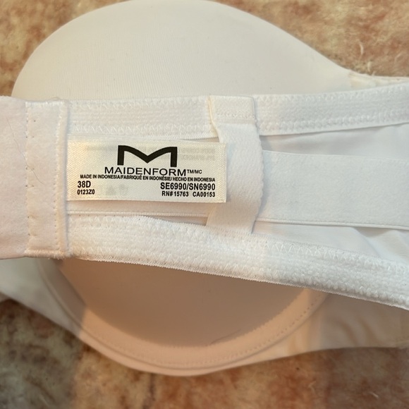 NWT. Maidenform. Size 38D. Convertible Bra - Picture 6 of 6